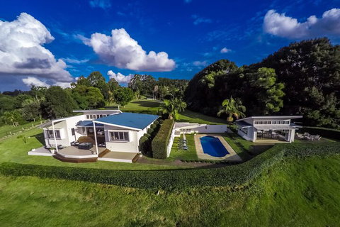 A PERFECT STAY - Byron's Brae - Accommodation Main Beach 3