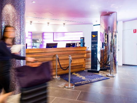 Melbourne Port Wharf Big Bed Room - Accommodation Main Beach 1