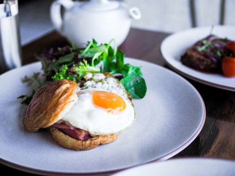 Melbourne Port Wharf Big Bed Room - Accommodation Main Beach 6