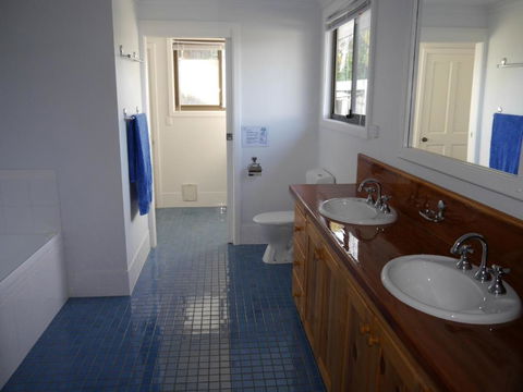 The Beach Escape - Accommodation Main Beach 3