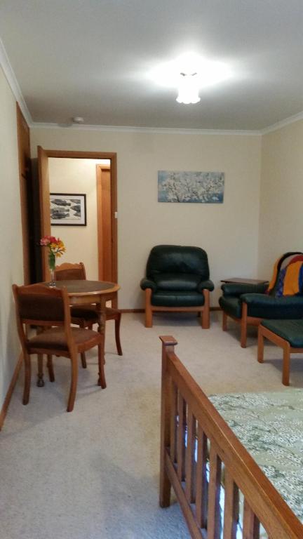Beezneez B & B - Accommodation Main Beach 3
