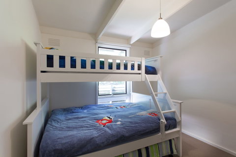 Maryrose - Accommodation Main Beach 1