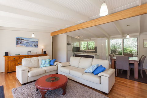 Maryrose - Accommodation Main Beach 5