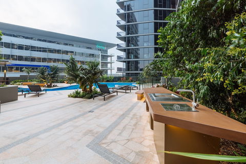 Airtrip Apartments On Cordelia - Accommodation Main Beach 0