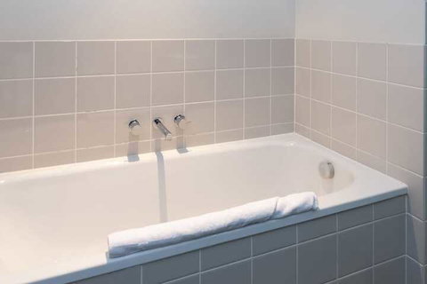Luxury East Melbourne Apartment - Accommodation Main Beach 2