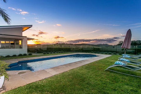 Byrons Brae - Accommodation Main Beach 5