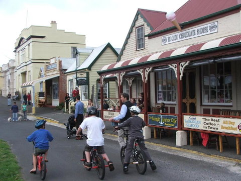 Ellies Cottages - Accommodation Main Beach 2