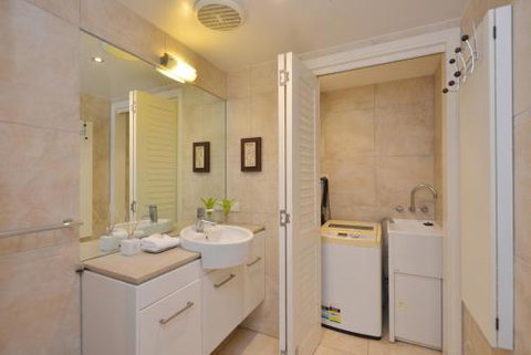 No. 5 Templemoon - Accommodation Main Beach 2