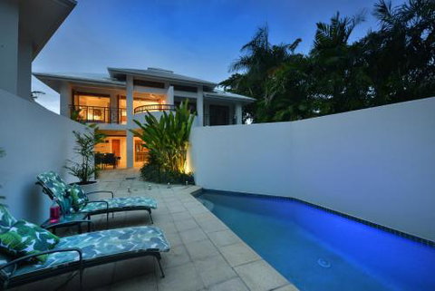 No. 5 Templemoon - Accommodation Main Beach 1