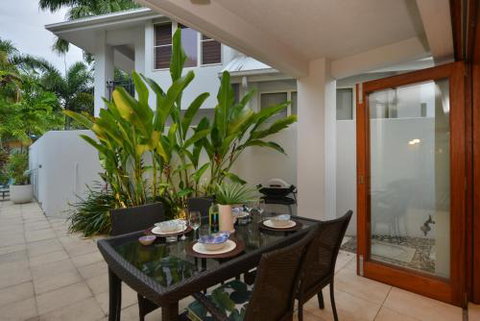 No. 5 Templemoon - Accommodation Main Beach 6