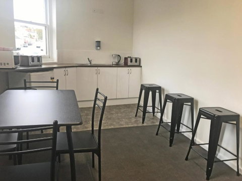 Okeefes Hotel Backpackers - Accommodation Main Beach 4