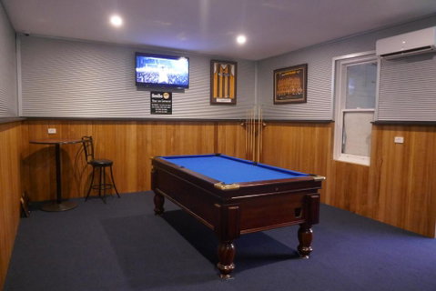 Okeefes Hotel Backpackers - Accommodation Main Beach 3