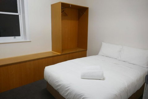 Okeefes Hotel Backpackers - Accommodation Main Beach 1