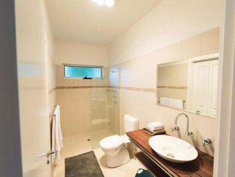 Studio 22 - Accommodation Main Beach 6