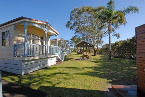 Barrack Point Holidays - Accommodation Main Beach 1