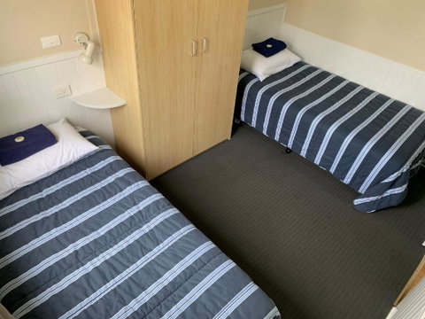 Barrack Point Holidays - Accommodation Main Beach 4