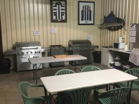 Coonawarra Cabins Unit C - Accommodation Main Beach 6