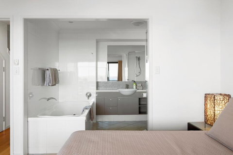 Apartment 27 Shorelines On Hamilton Island - Accommodation Main Beach 5