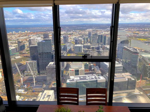 ON TOP Of THE WORLD BEST VIEWS In MELBOURNE !! - Accommodation Main Beach 1
