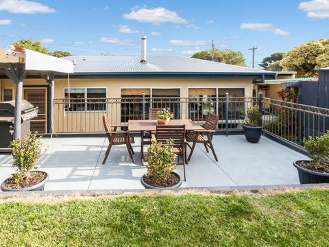 OCEAN SOUNDS Anglesea - Accommodation Main Beach 2