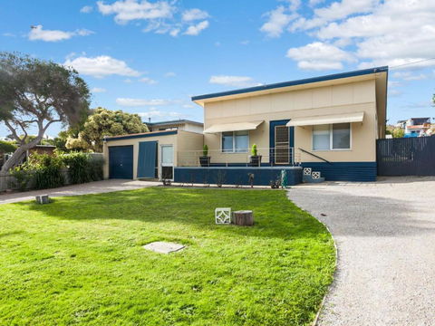 OCEAN SOUNDS Anglesea - Accommodation Main Beach 1