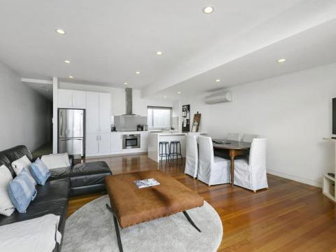 LOUTTIT BAY APARTMENT 2 Main Street With Wifi & Views - Accommodation Main Beach 1