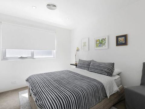 LOUTTIT BAY APARTMENT 2 Main Street With Wifi & Views - Accommodation Main Beach 4