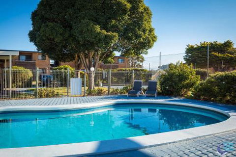 Apollo Unit 21 - Accommodation Main Beach 1