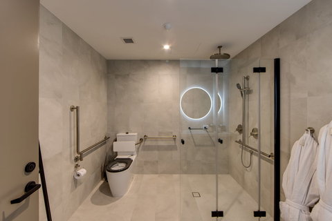 Oval Hotel - Accommodation Main Beach 5