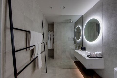 Oval Hotel - Accommodation Main Beach 4