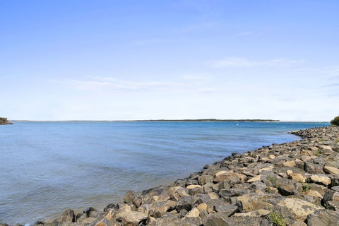 Beauty AND THE Peace - Inlet Side - Accommodation Main Beach 6