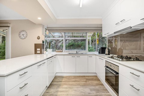Hilltop Beach House: Newly Updated - Accommodation Main Beach 1