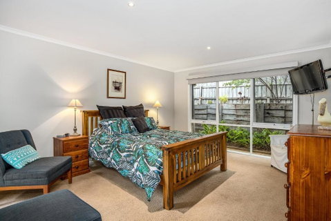 Hilltop Beach House: Newly Updated - Accommodation Main Beach 4