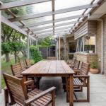 Hilltop Beach House: Newly Updated - Accommodation Main Beach 0