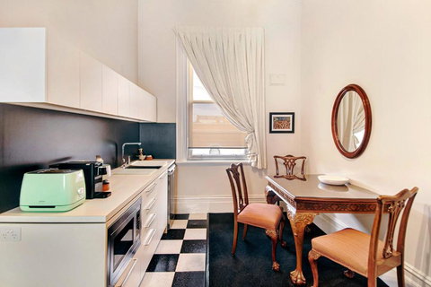 Langsford - Accommodation Main Beach 5