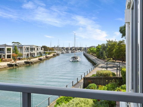 MARINA VIEW - Accommodation Main Beach 1