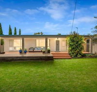 Casual Beachin It Family Getaway with Bungalow on Beachfront - Accommodation Main Beach