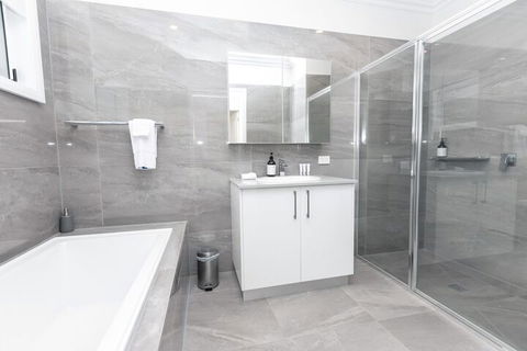 Wagga Apartments 2 - Accommodation Main Beach 4