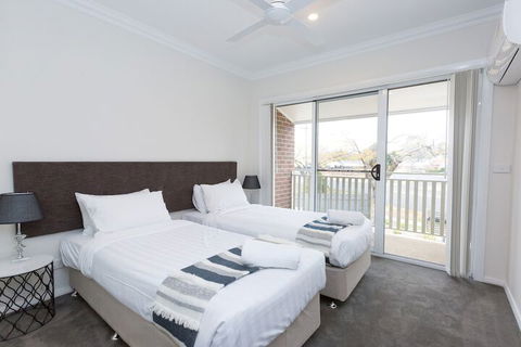Wagga Apartments 2 - Accommodation Main Beach 3