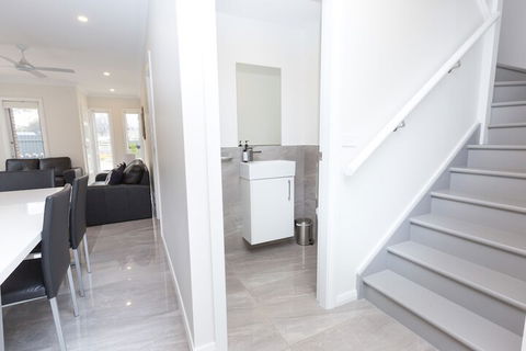 Wagga Apartments 2 - Accommodation Main Beach 1