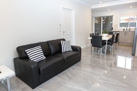 Wagga Apartments 2 - Accommodation Main Beach 5