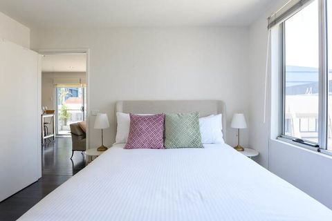 OLIVER Laneway Art Fed Square & Top Restaurants - Accommodation Main Beach 1
