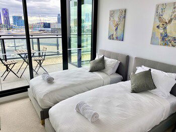 JC Waterfront Apartments Collins Wharf - Accommodation Main Beach 5