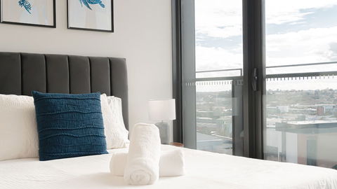 Urban Rest - The Infinity - Accommodation Main Beach 6