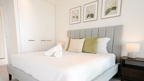 Urban Rest - The Infinity - Accommodation Main Beach 3