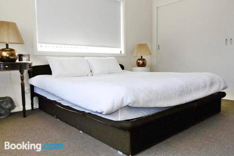 Allure - Accommodation Main Beach 5