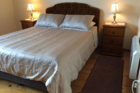 Freds Place - Accommodation Main Beach 4