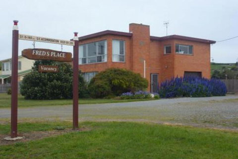 Freds Place - Accommodation Main Beach 2