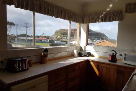 Freds Place - Accommodation Main Beach 3