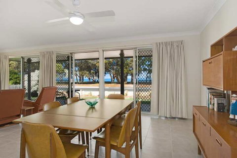 Large Family Waterfront Home With Room For A Boat Welsby Pde Bongaree - Accommodation Main Beach 4